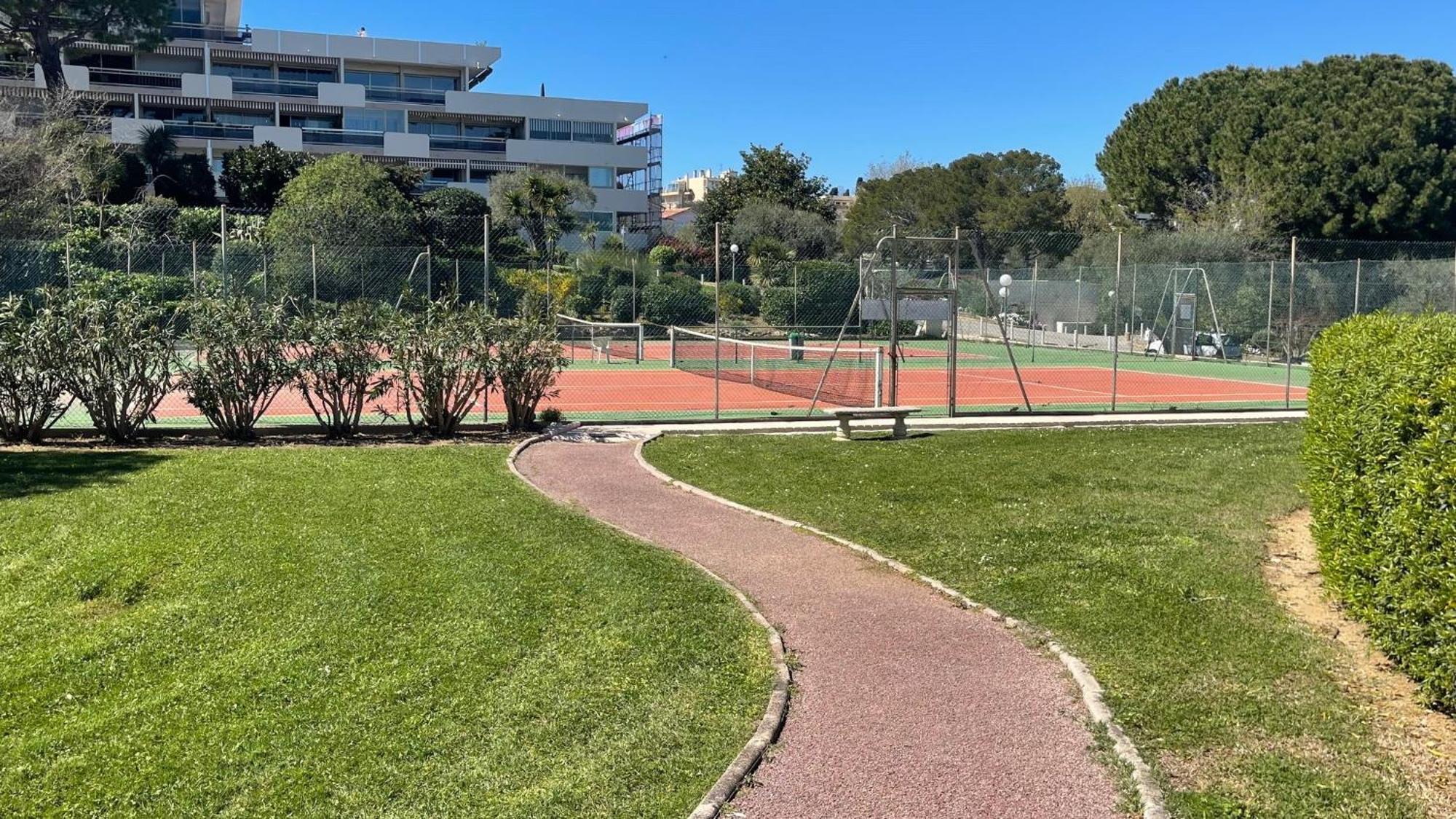 Joli Studio Vue Mer, Piscine, Tennis, Parking 昂蒂布 外观 照片
